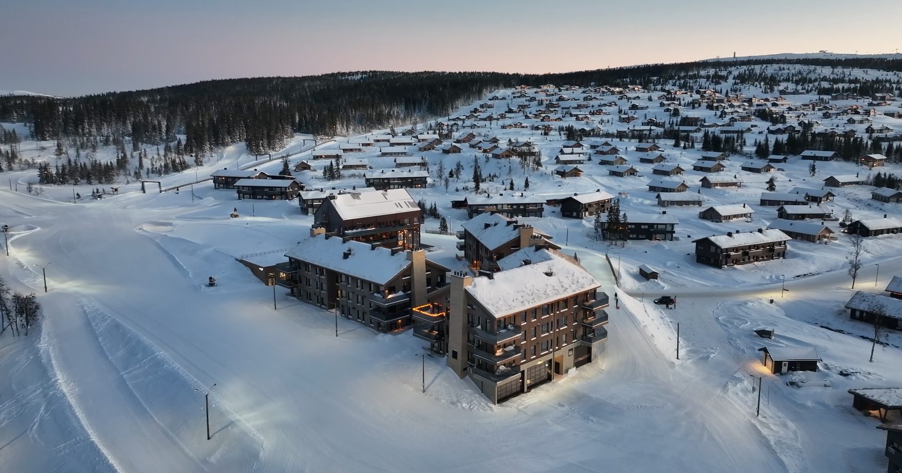 Mosetertoppen Skistadion i skumringen